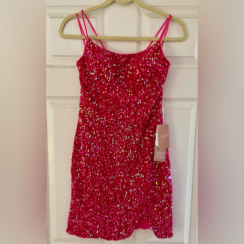 Stacees NWT, Size 4; Fuscia/Pink Sequined homecoming dress.